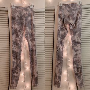 purple tie-dye lulu lemon leggings 💜